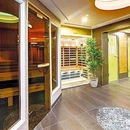 Residenz Waldkrone Hotel 4*